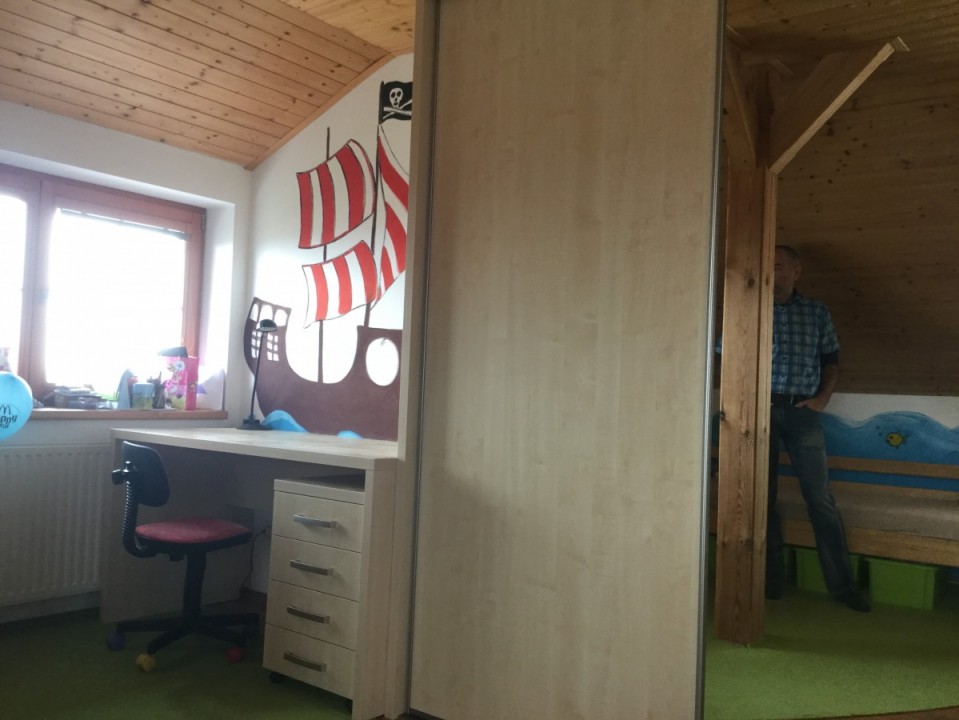 Vestavná skříň - posuvné dveře č.2