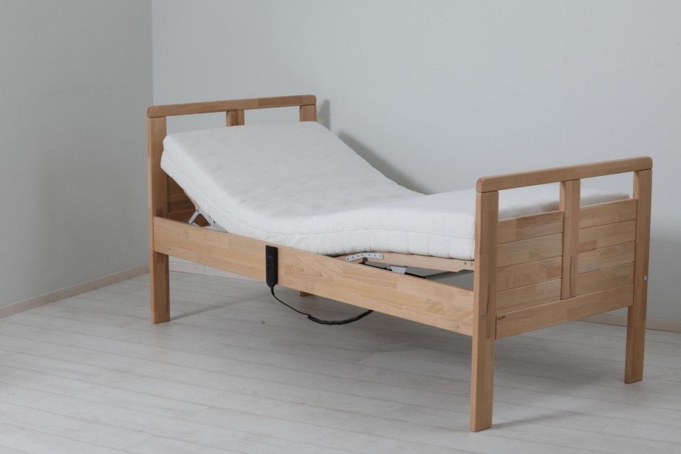 Postel Theo - buk přírodní č.4